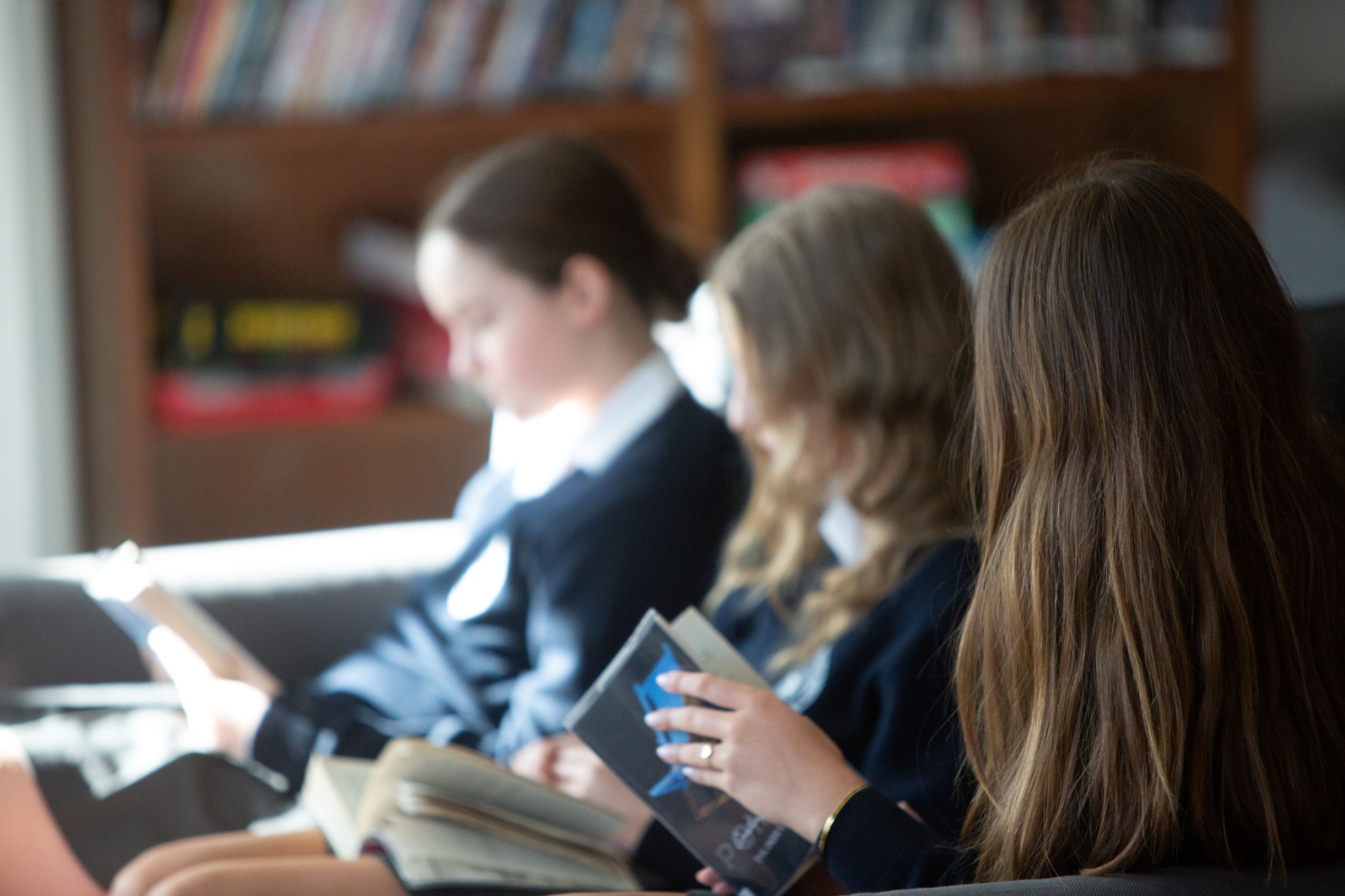 SS students in library